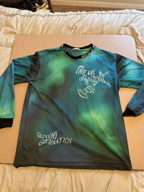 Zara Men’s Long Sleeve Graphic Shirt in Green and Black
